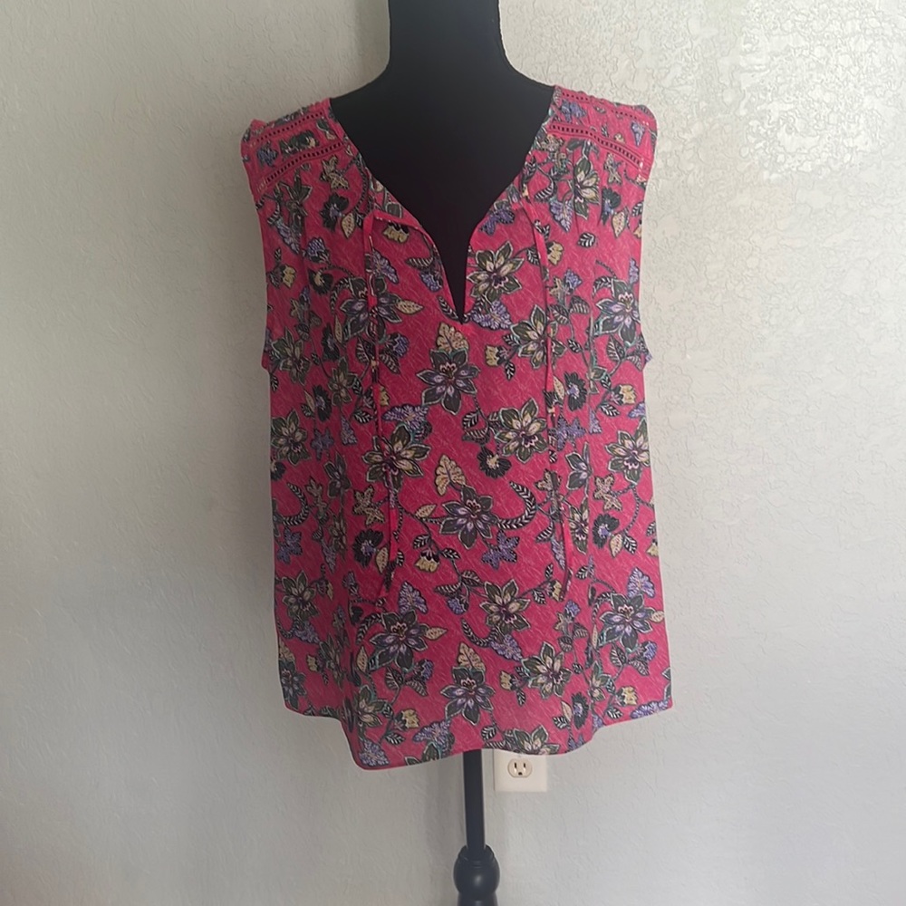 NWT, LOFT Hibiscus Tie Neck Mixed Media sleeveless shell, size L